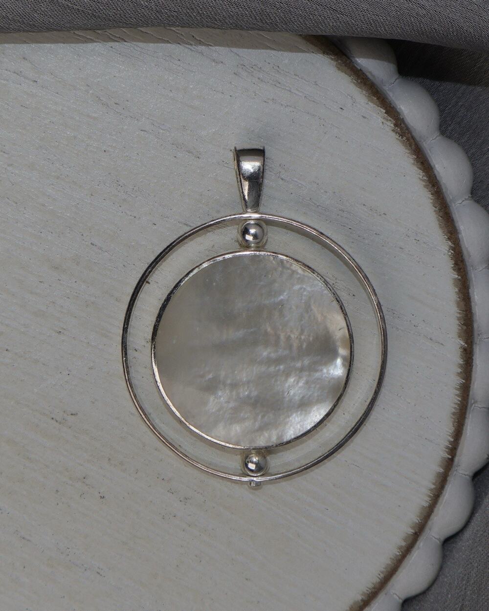 Vintage Sterling Mother Of Pearl Pendant 6.5G / 1.7in
